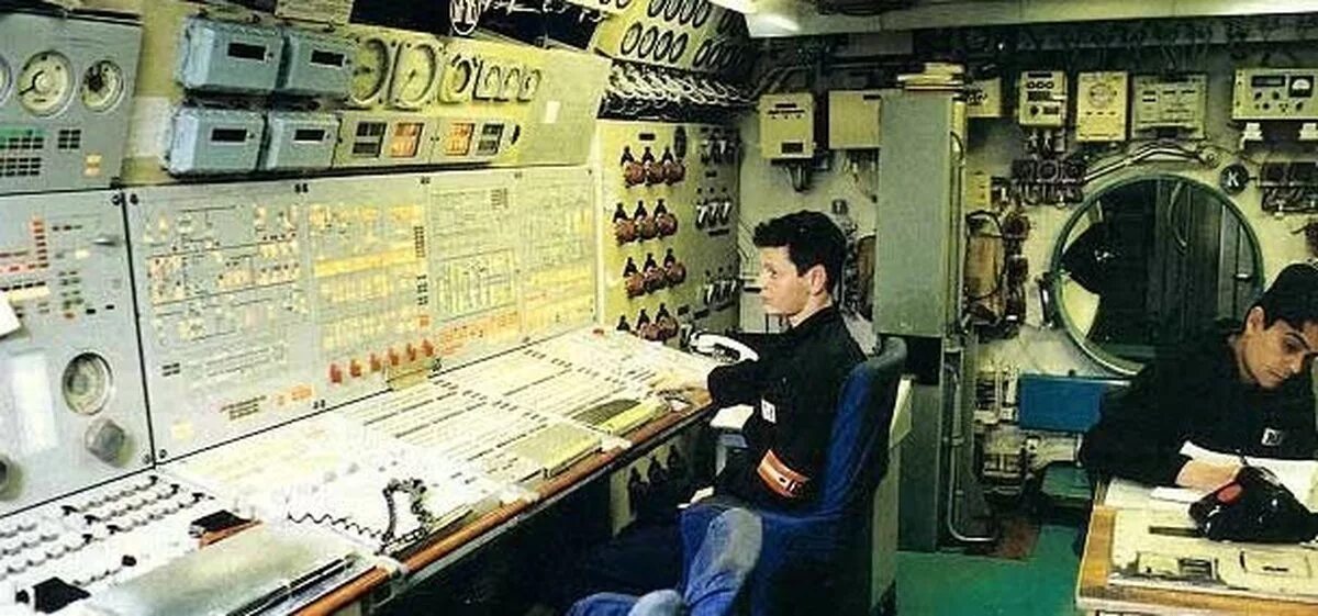 Бч-5 на подводной лодке. Командир бч5 на подводной лодке. Бч на лодке. Пульт управления гэу апл. Апл 941 акула центральный пост.