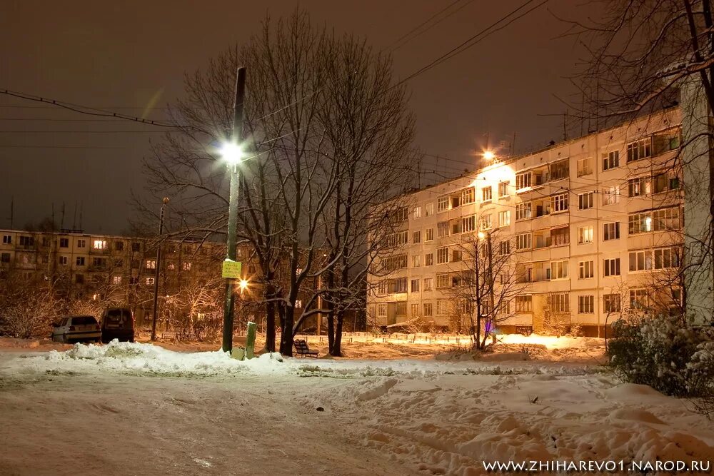 Пятиэтажки в россии. Териберка корзуново. Пятиэтажный дом. Серые пятиэтажки. Старые хрущевки.