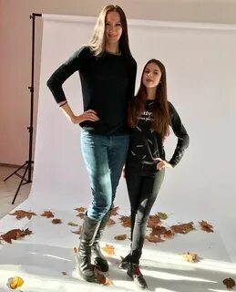 Высокая девушка 18