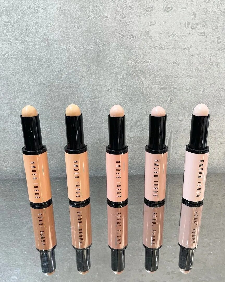 Bobbi brown skin corrector stick. Консилер бобби браун оттенки. bobbi brown skin corrector stick свотчи. bobbi brown skin corrector stick - light peach.