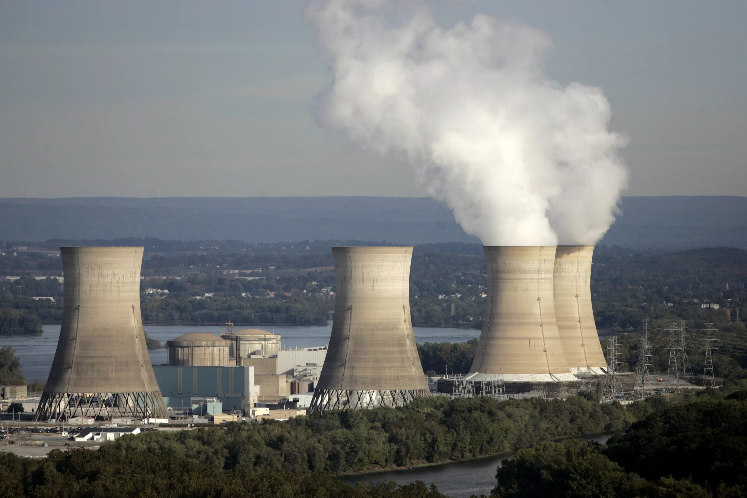 Used power plant. АЭС three Mile Island. Пенсильвания АЭС. Ядерные станции США. Ядерная станция в Америке.