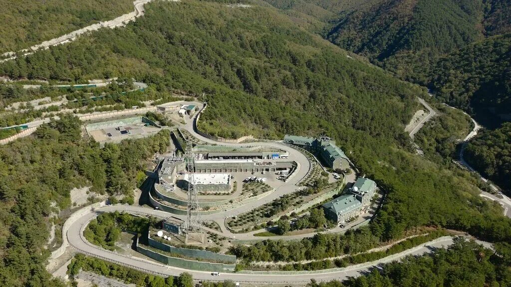 резиденция солнце краснодарский край. резиденция солнца пляхо. резиденция путина в геленджике. мыс идокопас дворец путина. винный завод в голубицкой.