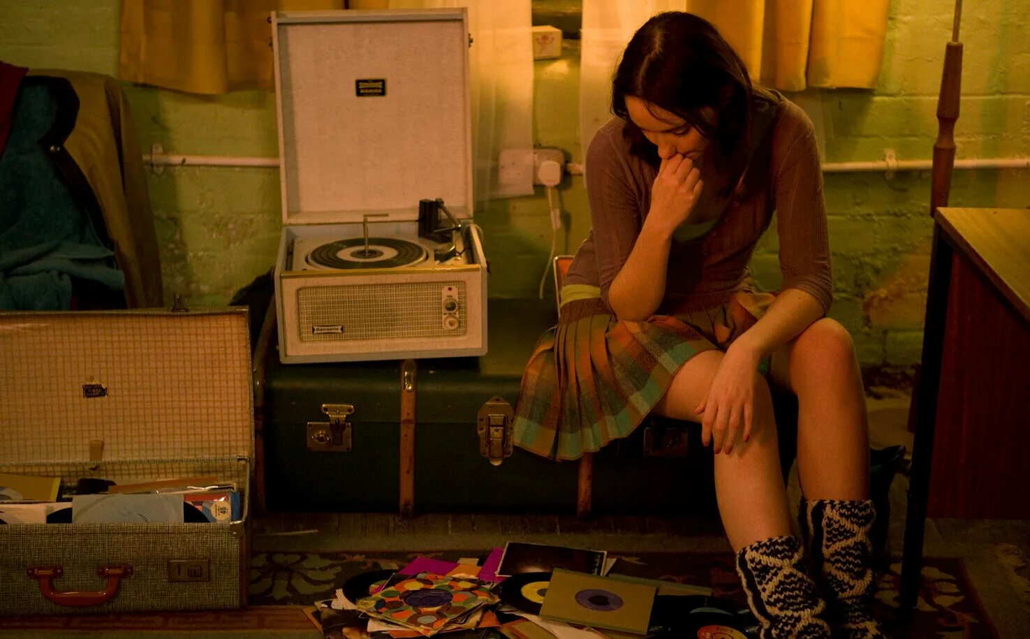 неубранные. грязная комната. а. беспорядок в детской комнате. неубранная постель.