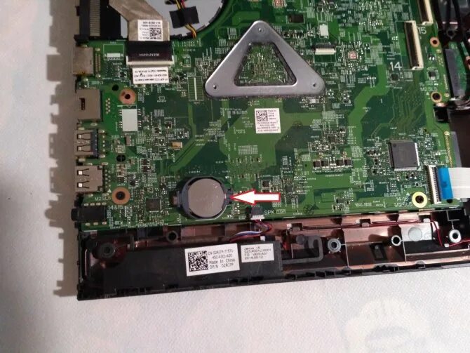 Как заменить батарейку биос в dell 500 Dell Laptop Inspiron 4000 PP01L BIOS battery swap DSCN2353. Flickr