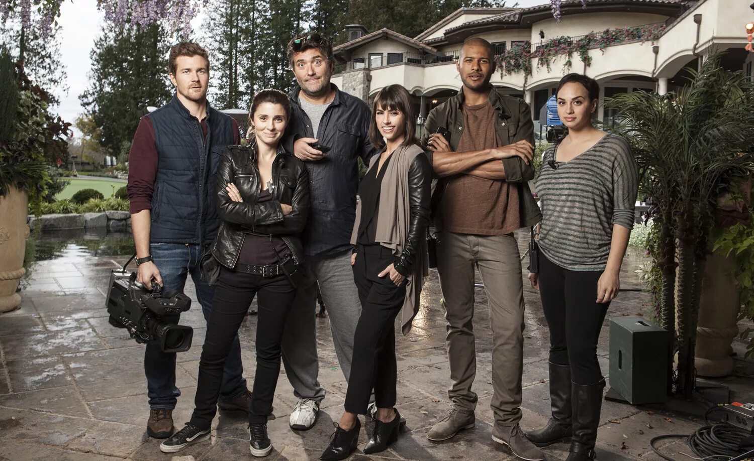 Unreal actor. Unreal сериал. нереально сериал 2015. нереальный холостяк сериал. нереальный холостяк сериал актёры.