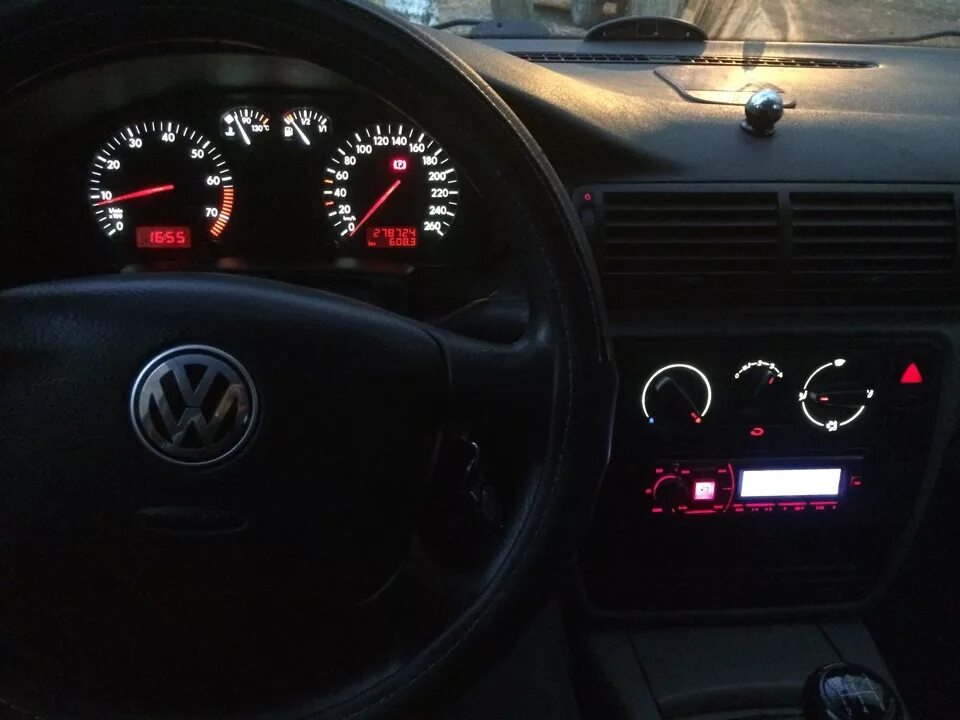 Пассат б5 не работает подсветка. Пересвет панели volkswagen passat b5. фольксваген пассат б5 салон ночью. пересвет подсветки пассат б5. фольксваген б5 подсветка приборов.
