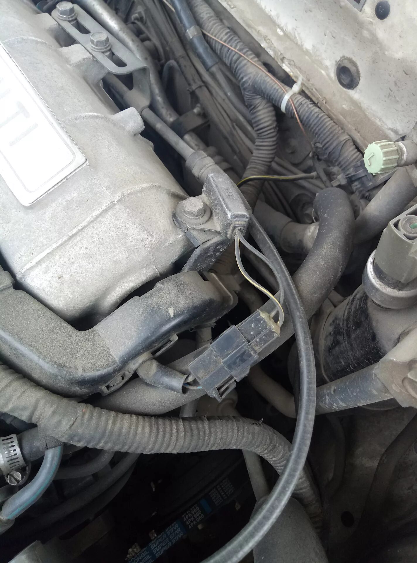 Датчик тахометра хендай соната тагаз 2005. Не работает тахометр соната. Датчик тахометра hyundai sonata 3. Соната сириус 2005 датчик зажигания. Соната приборная панель тахометр.