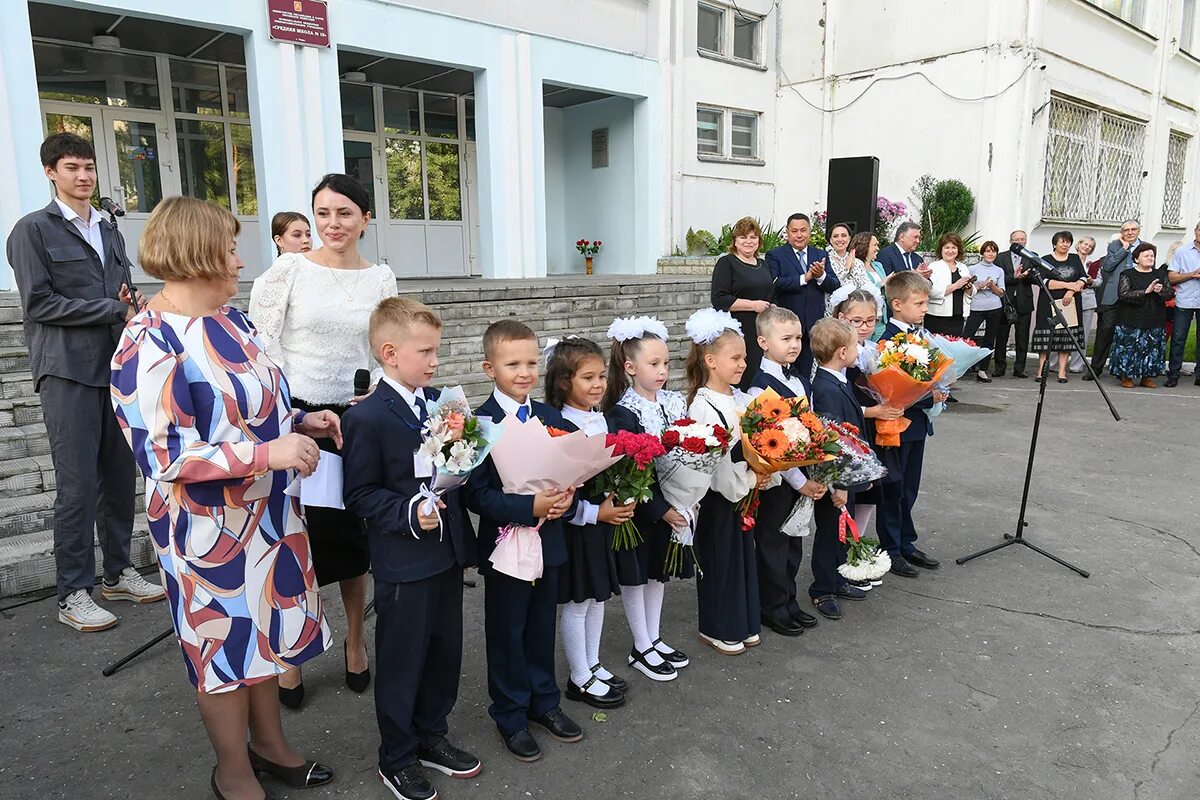 Выборы в 12 школе. Средняя школа 19 Твери. 1 Сентября 2023. Кадый старшая школа в 2023 1 сентября. Школа линейка 1 сентября выпускники.