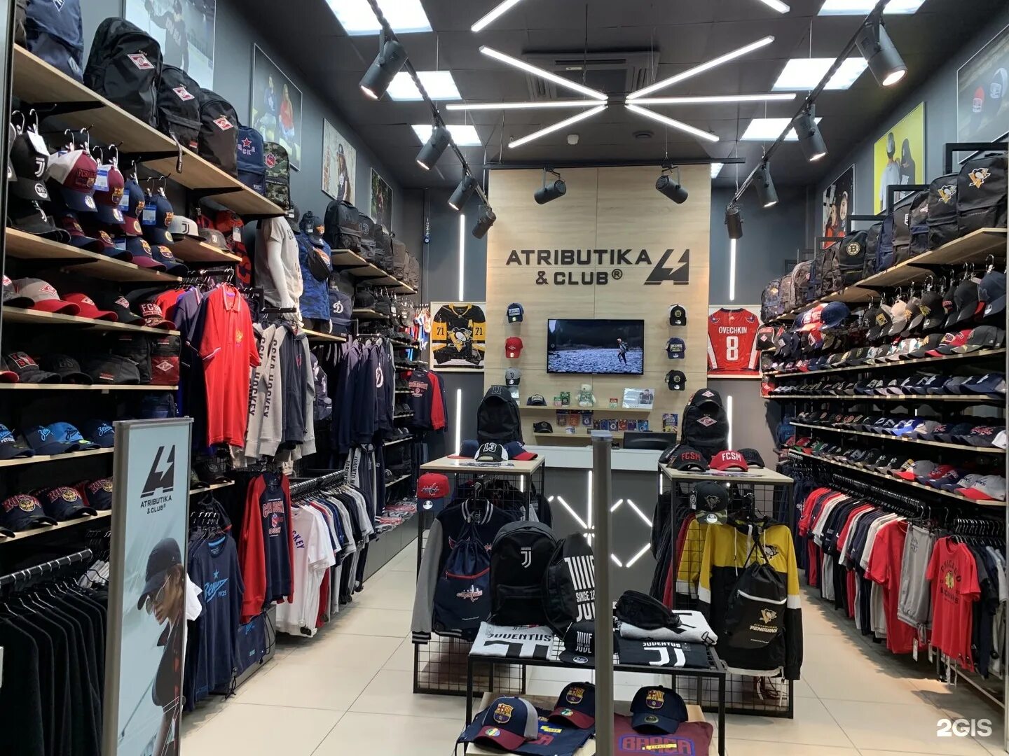 магазин атрибутика сочи моремолл. магазин атрибутики одежды. магазин спартаковской атрибутики. магазин с мерчом. мерч магазина.