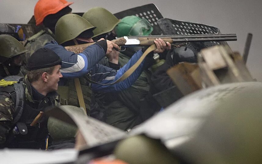Вооружение 2014. Вооруженные боевики майдан 2014.