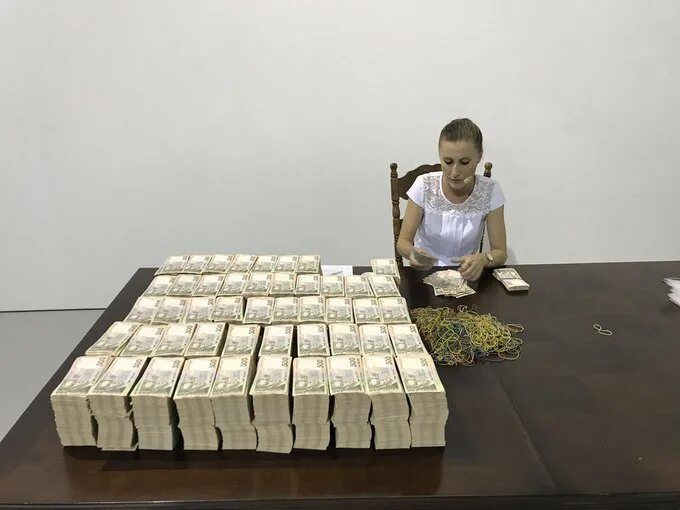 4 млн долларов. Миллион долларов фото. Миллион долларов фото. Много денег. 4 млн долларов.