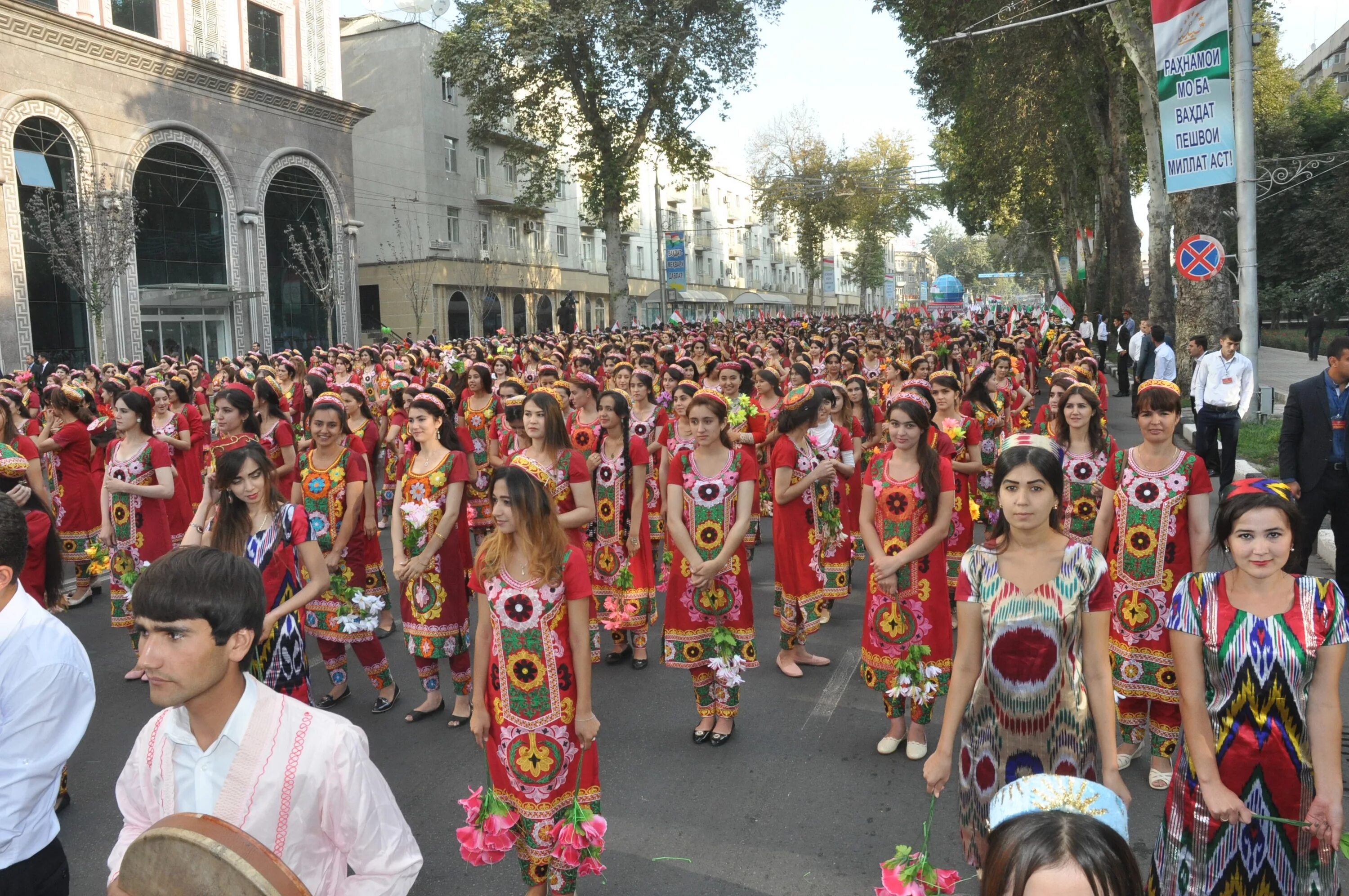 Праздник независимости Таджикистана. Таджикские праздники. День Таджикистана праздник. Парад в Таджикистане.
