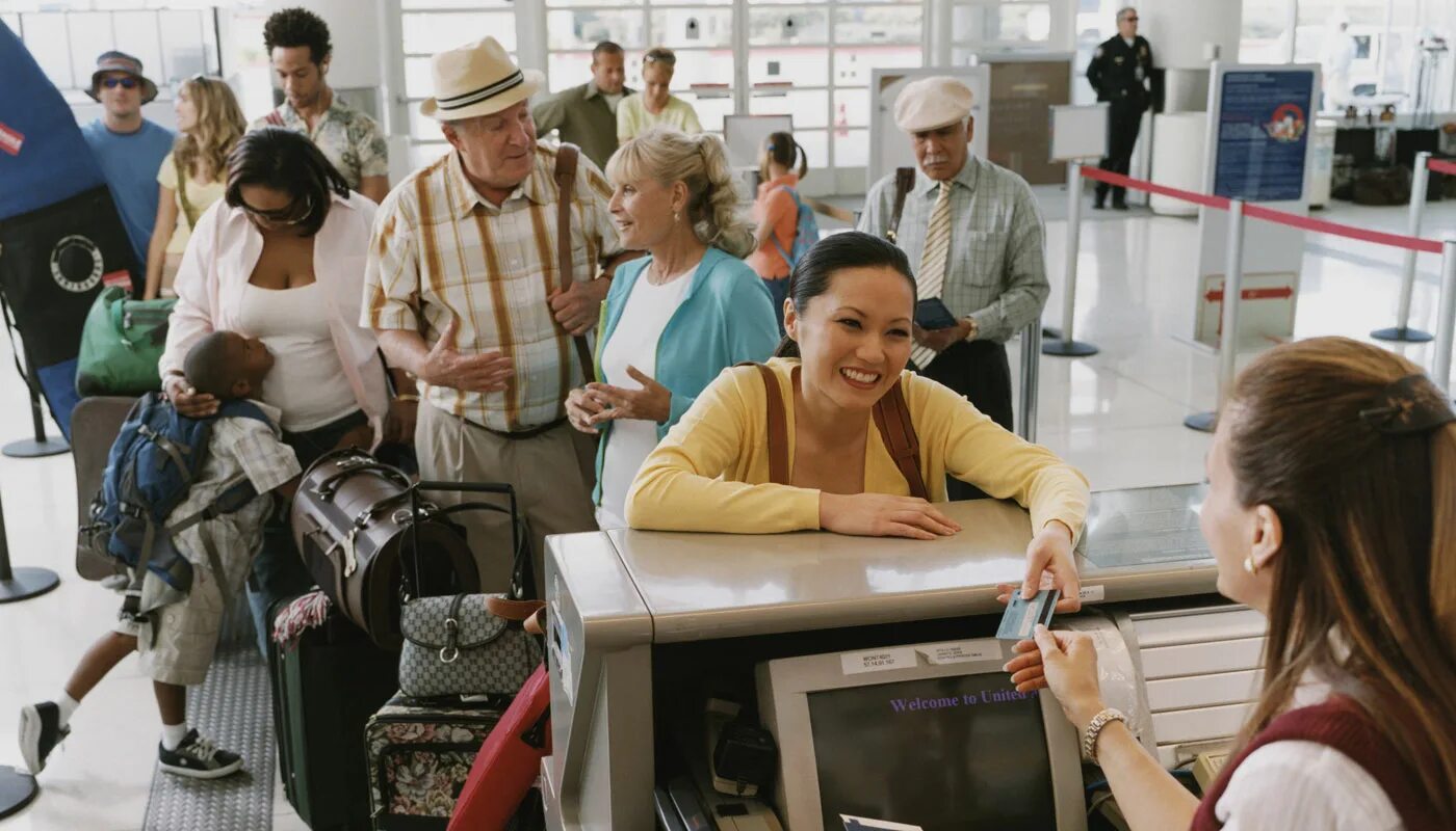 Check in at the Airport. Стойка регистрации в аэропорту на английском. Фотографии на тему аэропорт. Check in Desk at the Airport. Check in house