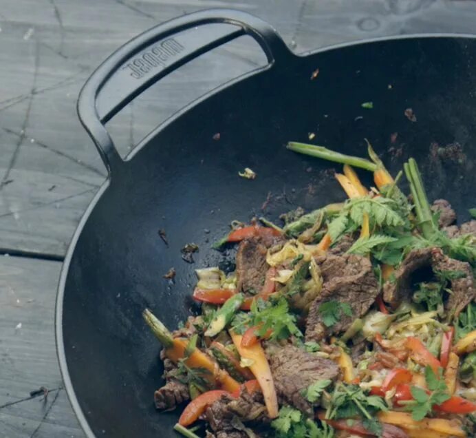 Рамен стир фрай. Korea wok. Свинина по вьетнамски. Korea wok. Стеклянная лапша вок с морепродуктами.