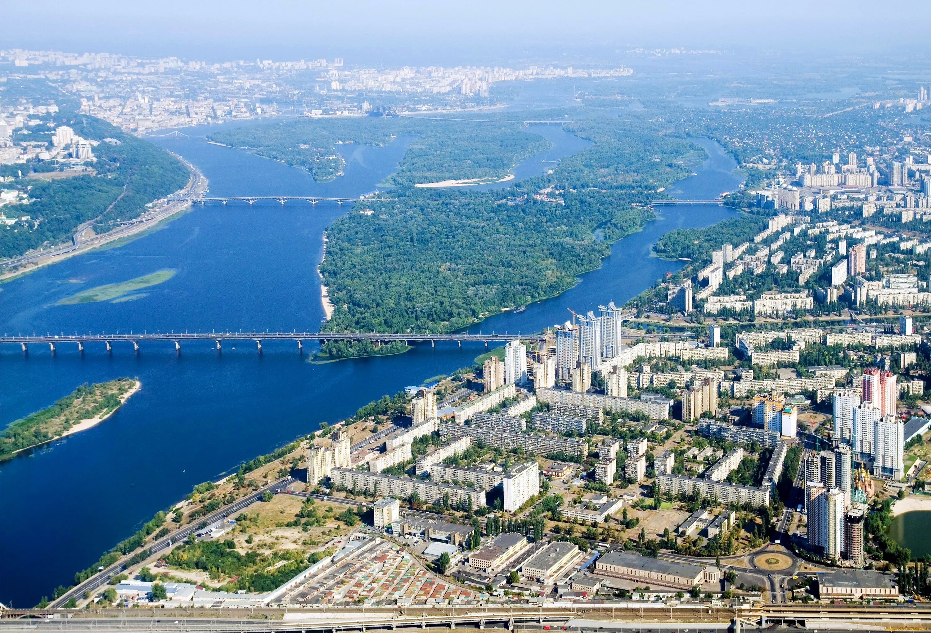 На каком берегу николаев. Киев город на Днепре. Киев панорама Днепра. Река Днепр в Днепропетровске. Запорожье река Днепр набережная.