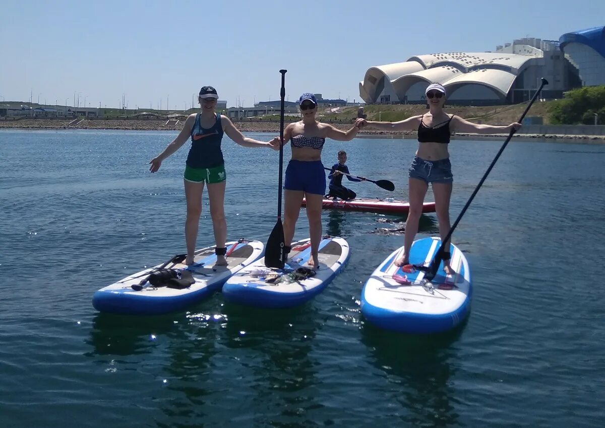 Прогулка на сапах. Прогулка на сапах владивосток. Сап владивосток. Сапсерферы угнали льдину. Сап владивосток.