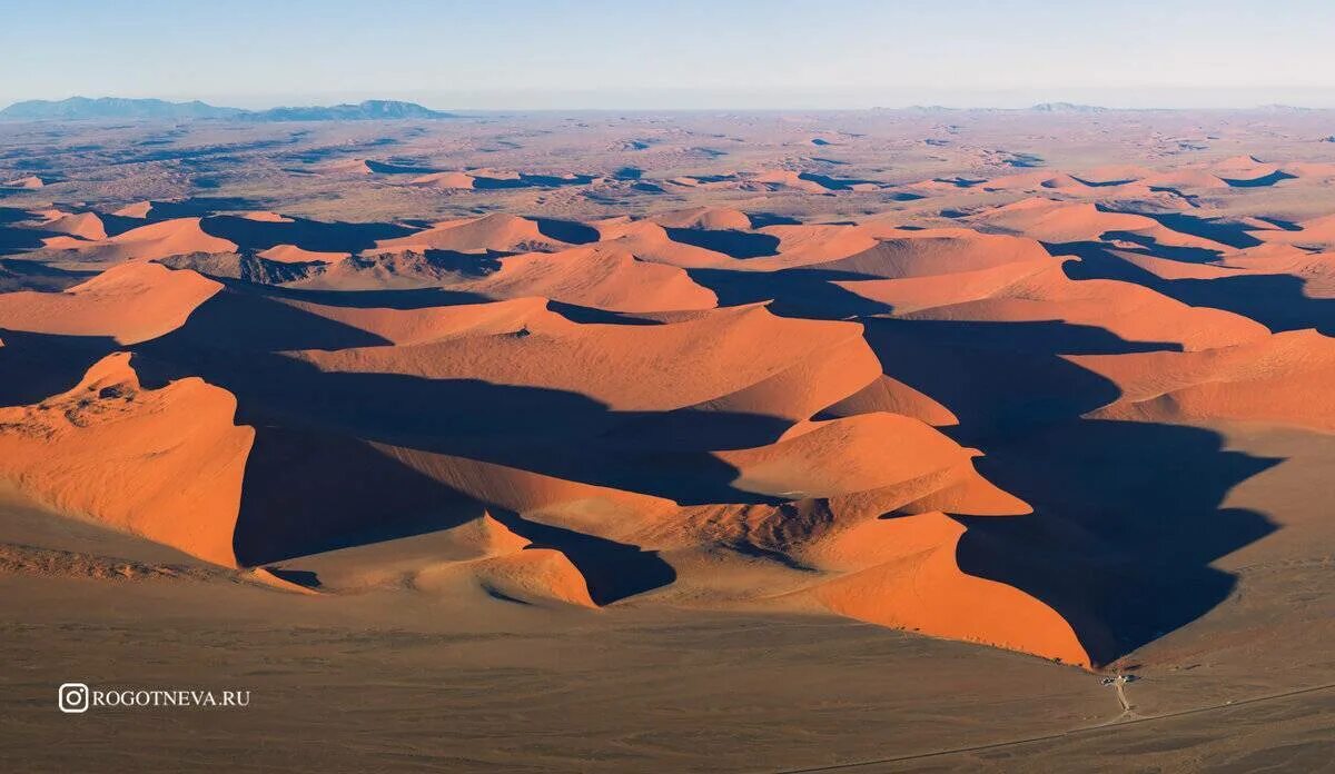 10 самых больших пустынь в мире. Самая жаркая пустыня в мире. Самые красивые пустыни в мире. Самая большая пустыня в мире название.