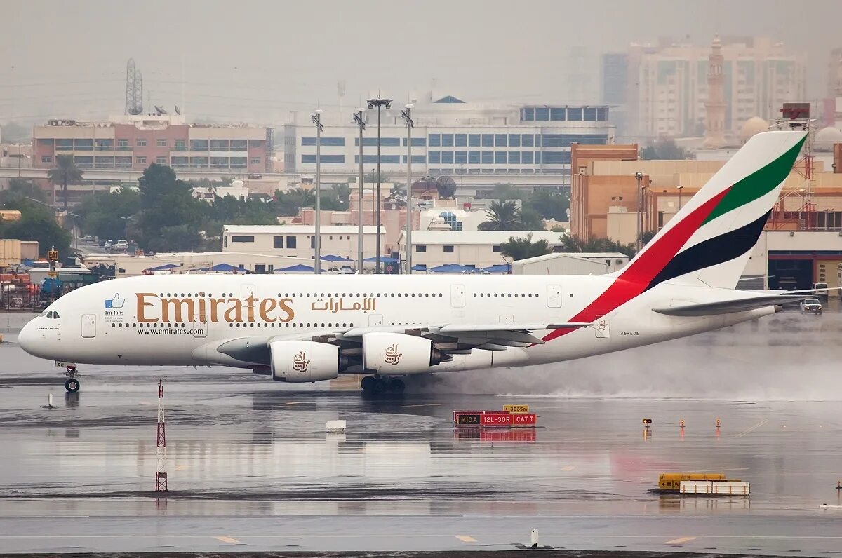 Рейс 798 дубай москва. A380 Airbus Emirates Москва-Дубаи. А380 Эмирейтс Москва Дубай. Airbus a380-800. Дубай Эмирейтс самолет Airbus a380-800.