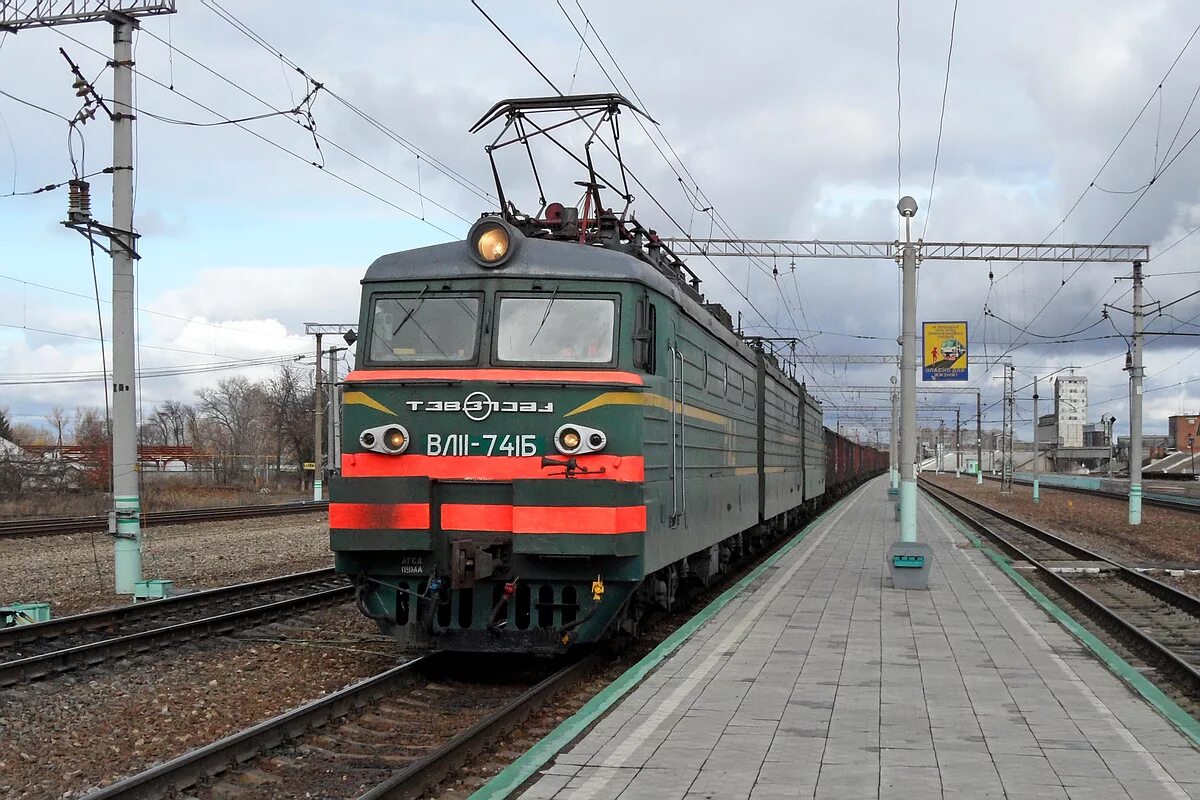 Электричка рязанцево александров. Вл11 760. Электровоз вл 10 в Орле. Вл 10 на станции Рязанцево. Мценск платформа.