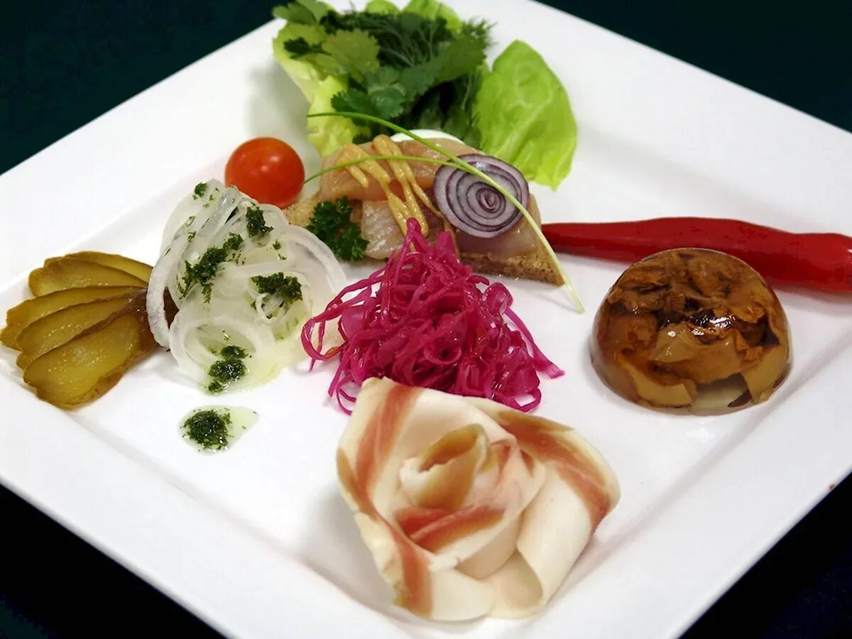 Холодные блюда и закуски. Современные холодные блюда и закуски. Современные холодные блюда и закуски. Блюдо от шеф повара. Мясные закуски.