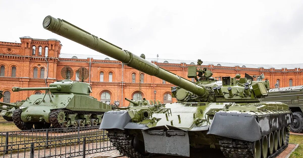 Купить танк в санкт петербурге. Артиллерийский музей в Санкт-Петербурге. Музей в артиллерийский артиллерийский Санкт-Петербурге. Музей артиллерии СПБ. Военный музей Питер артиллерии.