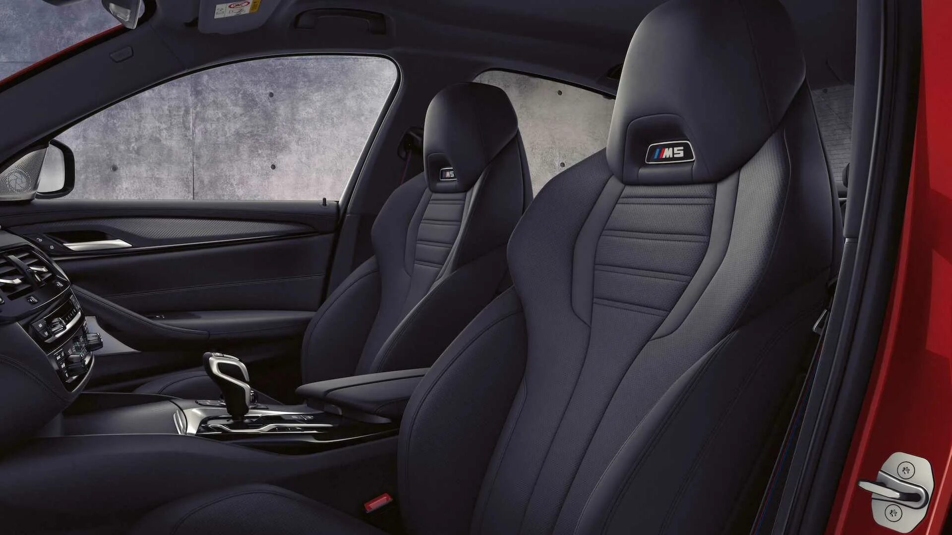 Сиденья бмв м. Бмв м5 с ковшами. Bmw e92 салон. Bmw m5 f90 задний ряд. Bmw m5 cs сиденья.