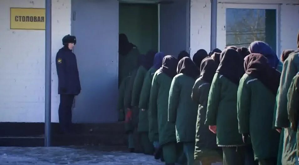 Сколько женщин сидят в тюрьмах. Женская колония Новосибирск 2022. Женская зона. Женская тюрьма. Осужденные женщины в колонии.