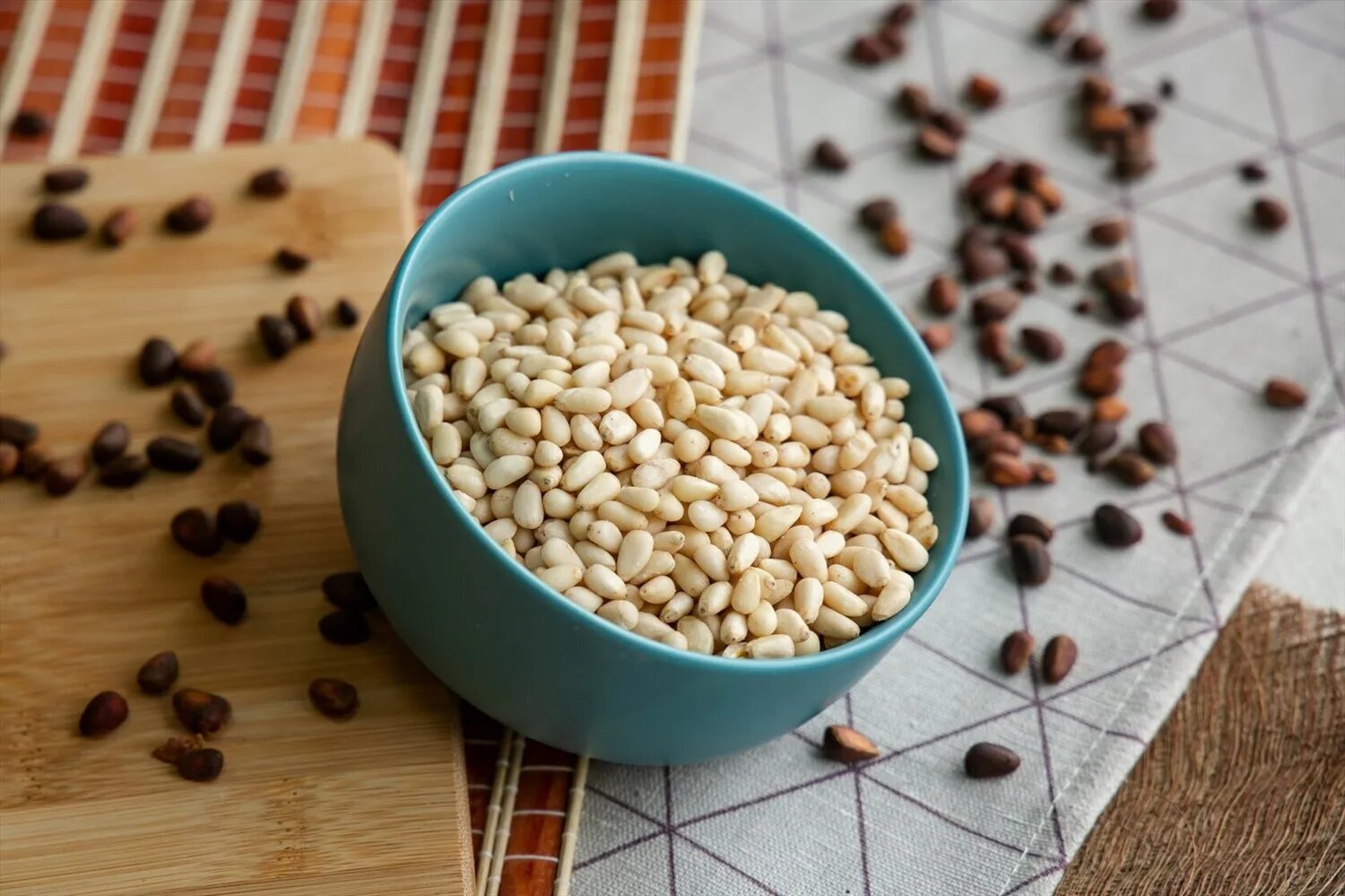 Моют ли очищенные кедровые орехи. Моют ли очищенные кедровые орехи. Блюда с кедровыми орехами. Кедровитин-р капсулы. Кедровые орехи на весах.