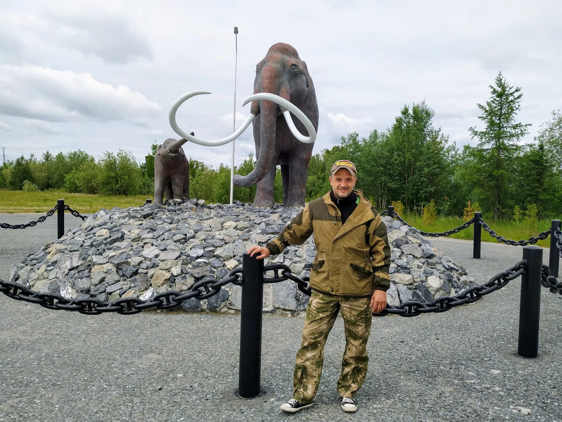 Салехард магадан. Воркута на карте россии с городами. Салехард магадан. Статуя мамонта в салехарде. Магадан фото города 2022.
