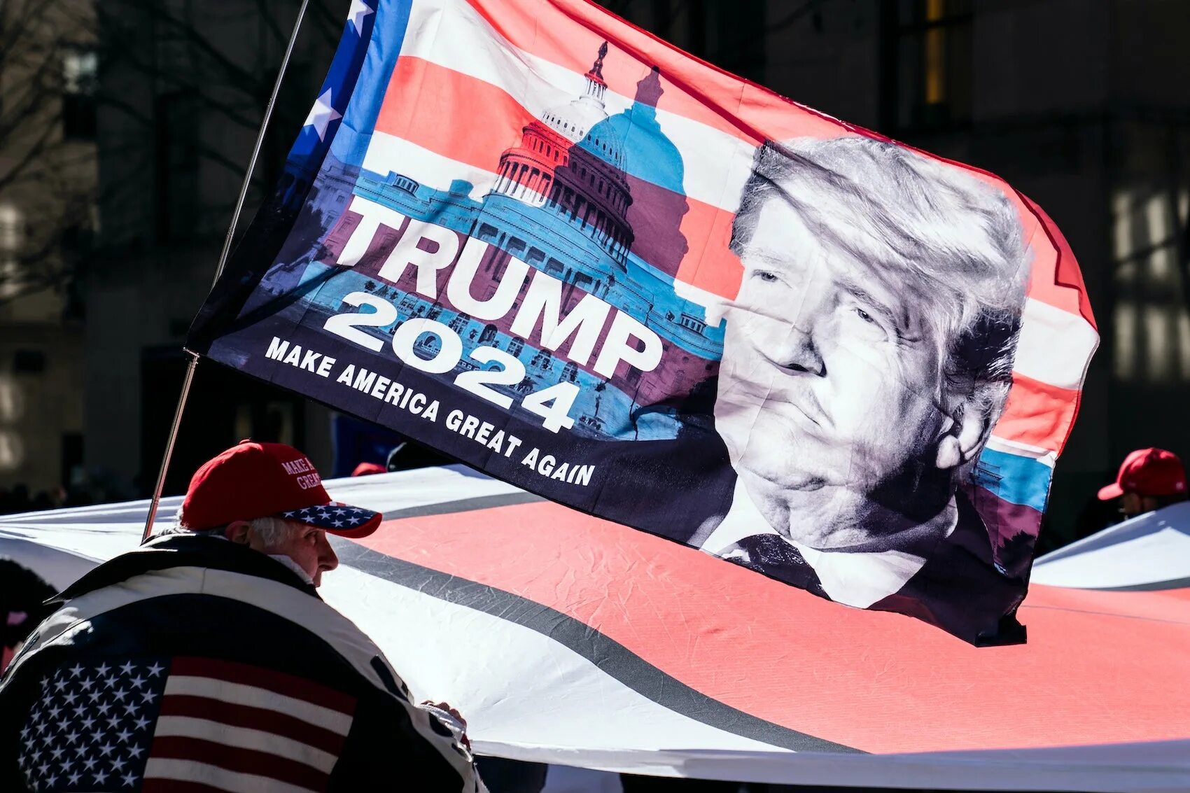 Donald Trump 2024. Trump 2024 Flag. Трамп выборы 2024. Трамп 2024 фото. Митинг на выборах 2024