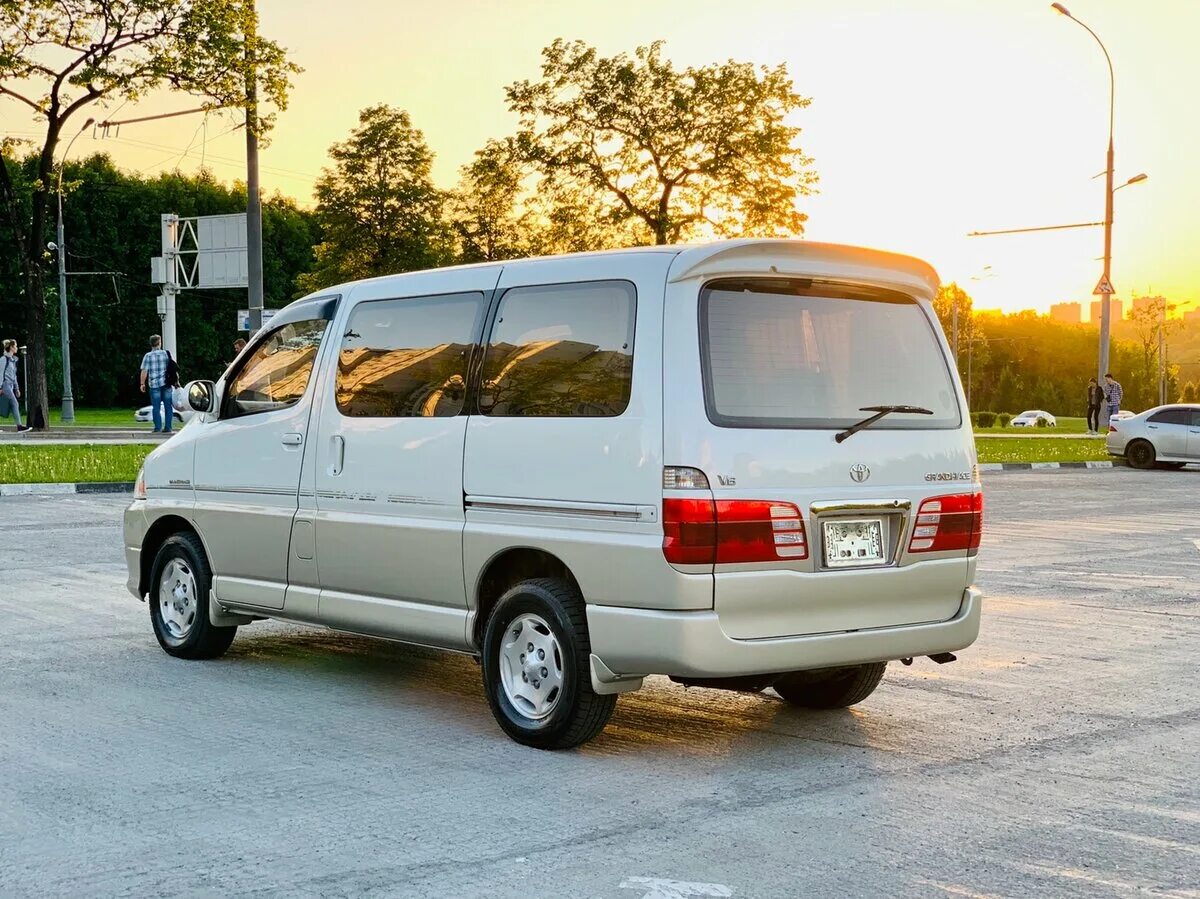 Тойота хайс 2001. Toyota hiace 2001. grand hiace 2001. тойота гранд хайс. toyota grand hiace 2001.