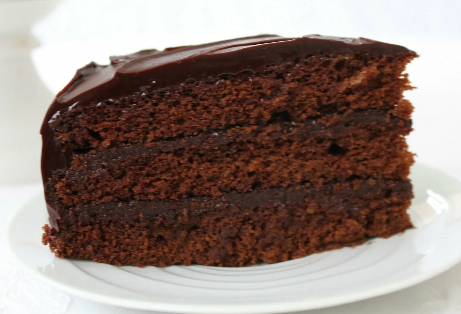 торт черный принц украшение. шоколадный бисквитный торт. торт чёрный принц на кефире. фестиваль торта шварцвальд. торт чёрный принц.