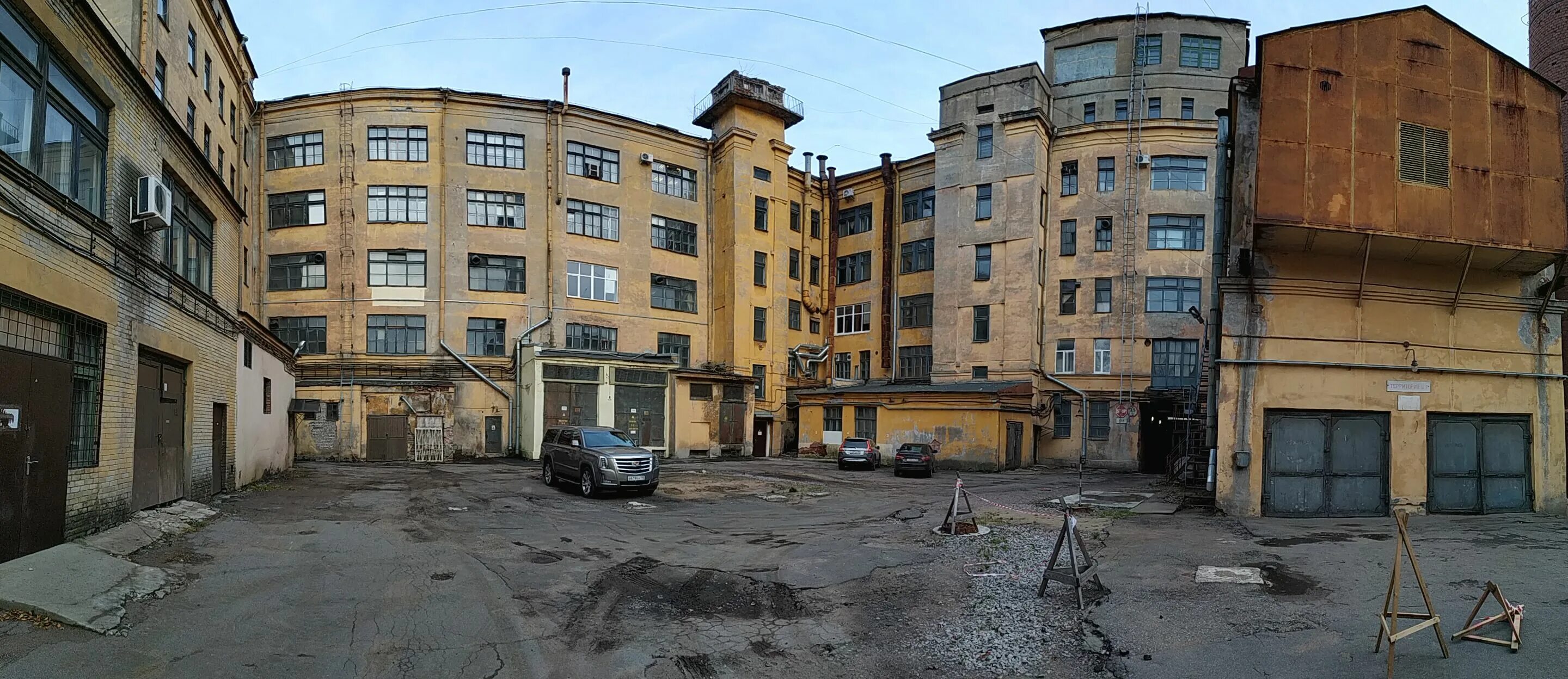 Малый пр 4. Малый проспект петроградской стороны 4. малый проспект петроградской стороны 22. гаражи на петроградке. малый проспект петроградской стороны 1б.