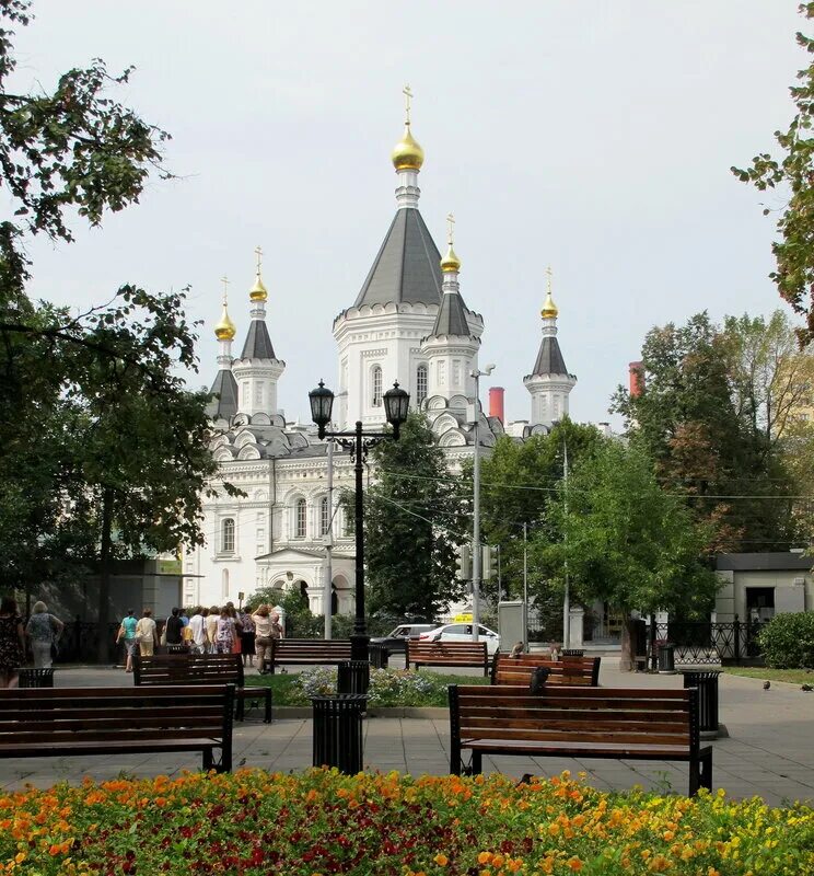 Москва девичье. Храм архангела михаила на девичьем поле. сквер девичьего поля хамовники. церковь девичье поле хамовники.