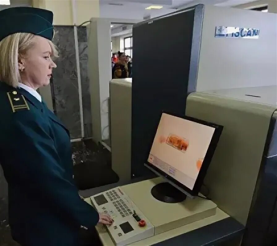 Отряд пограничного контроля Шереметьево. Пограничный контроль в аэропорту Шереметьево. Таможенный контроль. Сотрудник пограничного контроля.