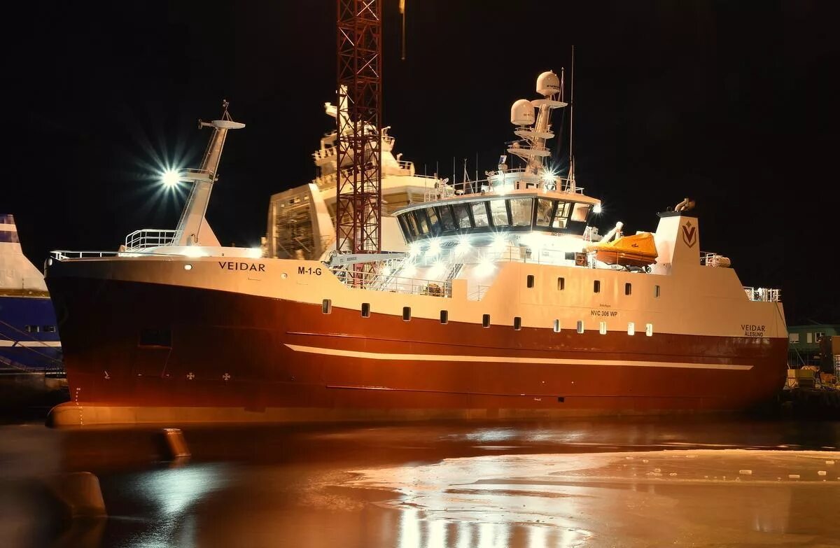 сейнер ахтарец. рыболовные суда названия. Fishing vessel судно. промысловое судно. катер для ловли крабов.