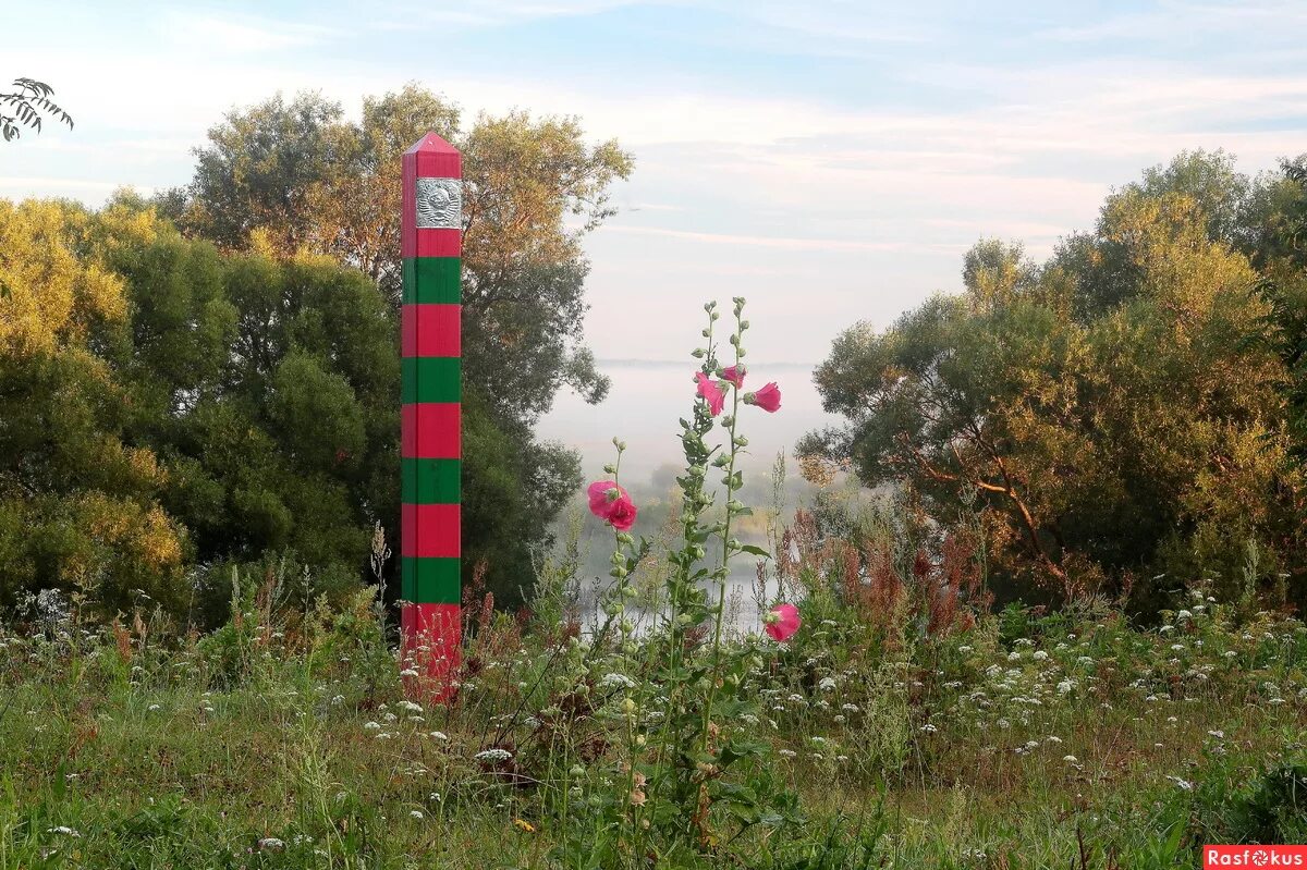 стена от мигрантов в венгрии. перекресток пдд. граница т. пограничный столб российской федерации. гос граница венгрии.