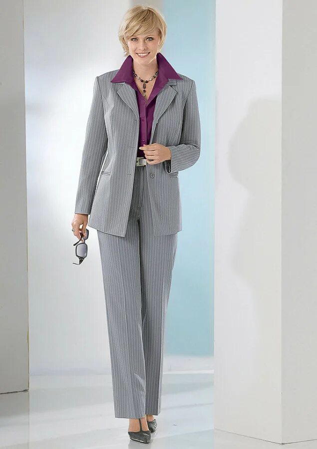 костюмы для женщин 50 лет. классические костюмы для полных женщин. костюмы женщинам 40. одежда для женщин 40 лет. брючный костюм для женщин за 50.