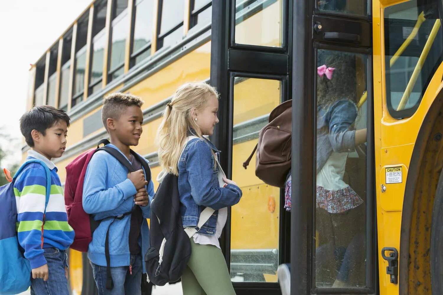 Board the bus. Kingston upon themes doubledecker photos. Общественный транспорт против машин. Как украсить автобус. Американский школьный автобус.