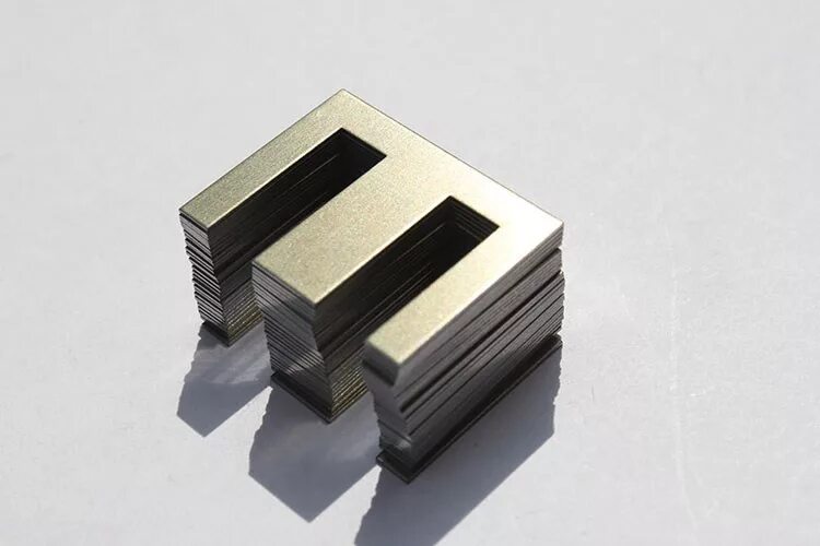 Железный трансформатор. Тяговая жд подстанция 110кв. Железный трансформатор. Однофазный изолировочный трансформатор. Железный трансформатор.