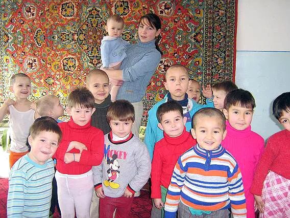 база детей сирот смоленск. дети в детских домах. беженцы с донбасса. база данных детей сирот кирилл. гражданство детей сирот фото.