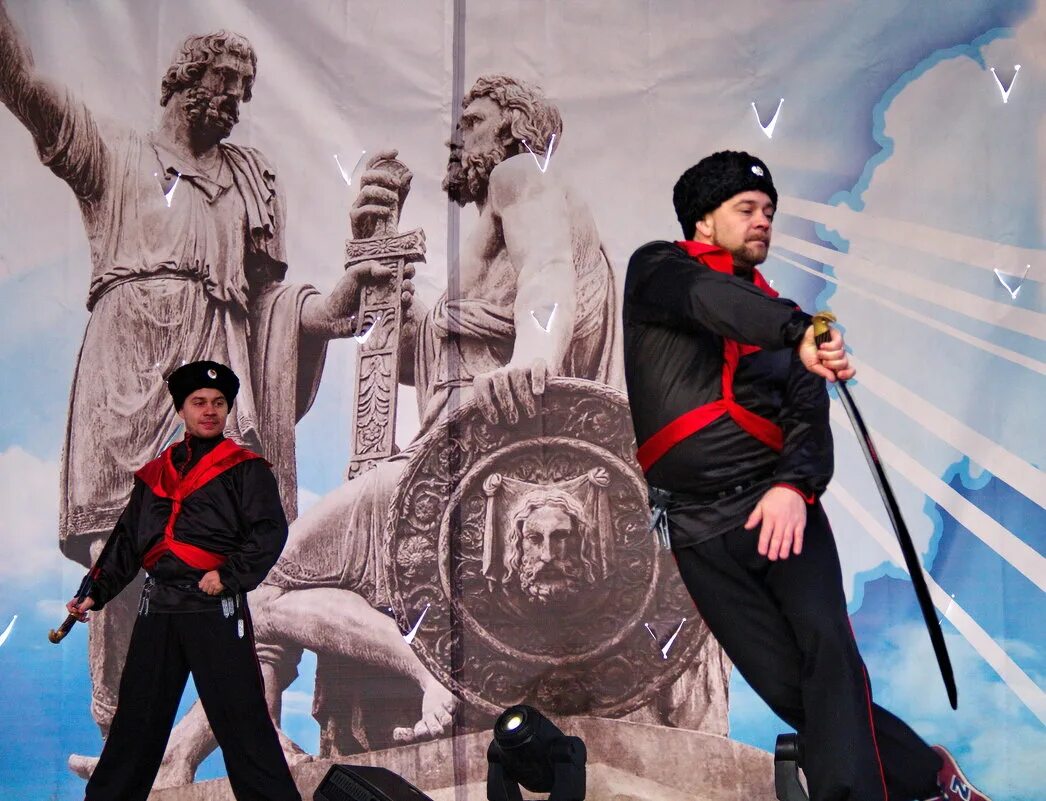 Только шашка казаку во степи подруга. Только пуля казака. Только шашка казаку во степи подруга. Стихи про казачек. Только шашка казаку во степи.