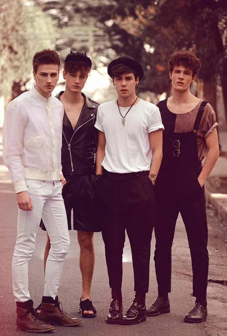 Поцелуи мальчик с мальчиком. Станьте другом для подростка. Твин бойс. Джек и финн харрис сейчас. Парни целуются.