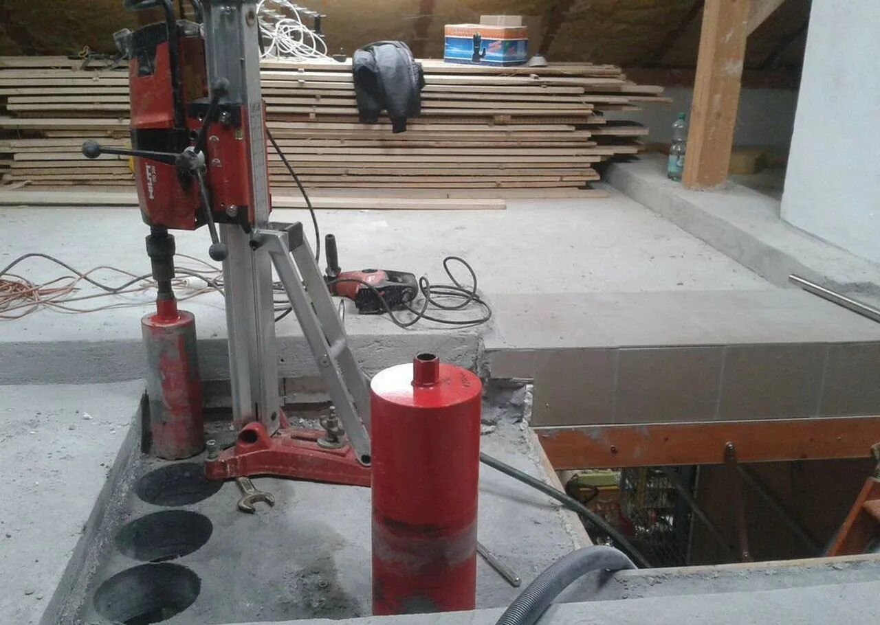 Алмазное сверление ду 110 жб кольца. Алмазное сверление отверстий в кирпичной стене. 280мм в кирпичных стенах глуб. Алмазное бурение. Алмазное сверление и резка бетона.