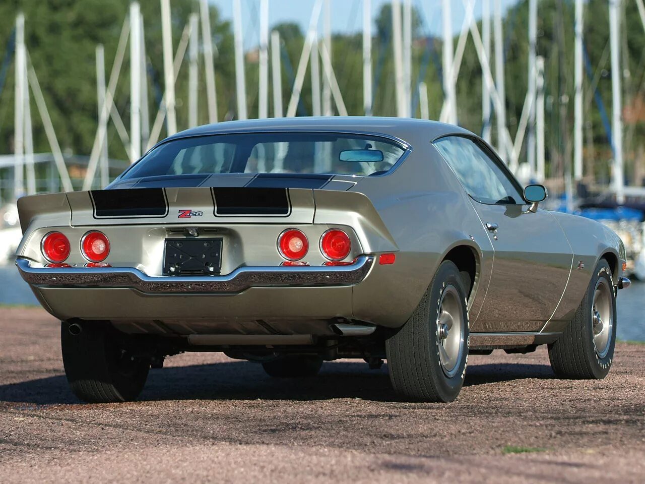 Chevrolet camaro 2 поколение. Chevrolet camaro 2. Chevrolet camaro 1974. 2 chevrolet chevelle. Chevrolet второго поколения.