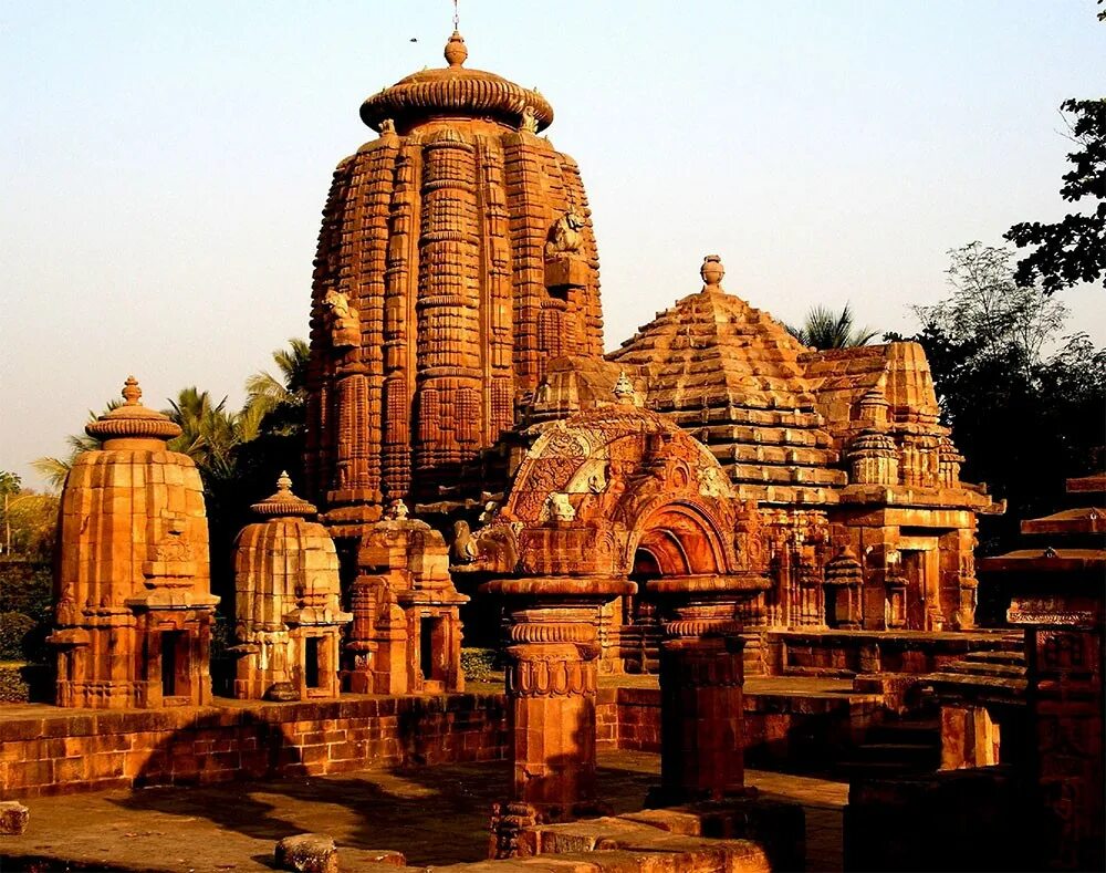 Храм атуланатха ишвары. Храм ашваттхи как опустить. Архитектура империи хойсала. Махабодхи индия. Индуистский храм акшардхам.