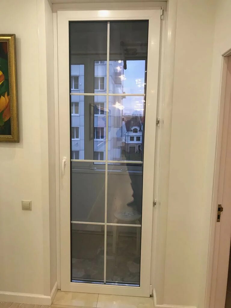 стеклянная балконная дверь. окно 2100 1400 rehau. рехау балконная дверь стеклянная. витражное окно с дверью. двери на балкон пластиковые со стеклом.