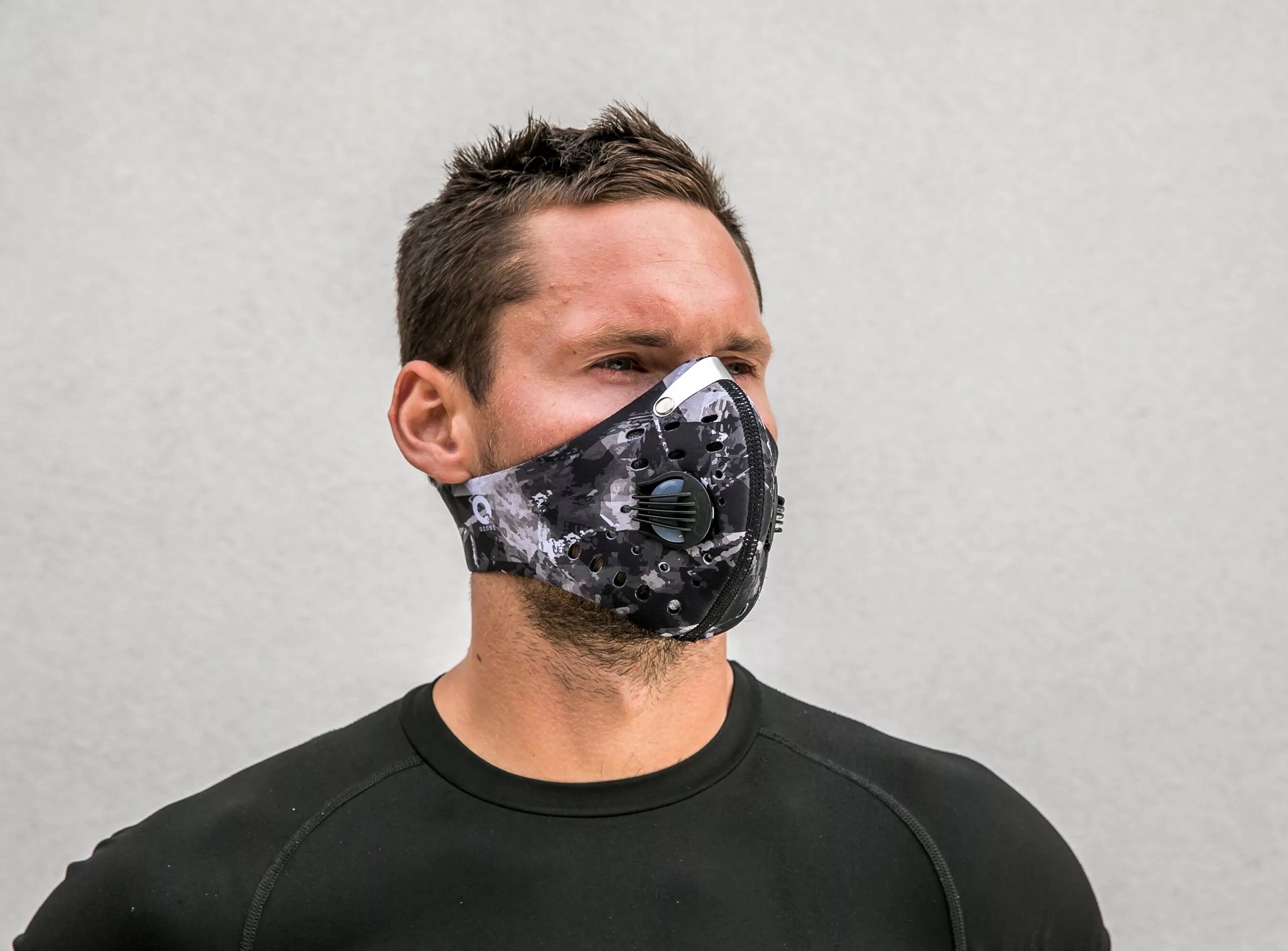 Маска для дыхания. Современные маски. Крутые маски для лица. Мужчина в маске.