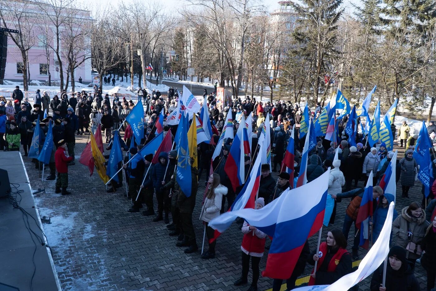 Когда отмечают день присоединения крыма. Митинг Крым Россия. Воссоединение Крыма с Россией. 10 Летие воссоединения Крыма с Россией. Митинг воссоединение Крыма с Россией.