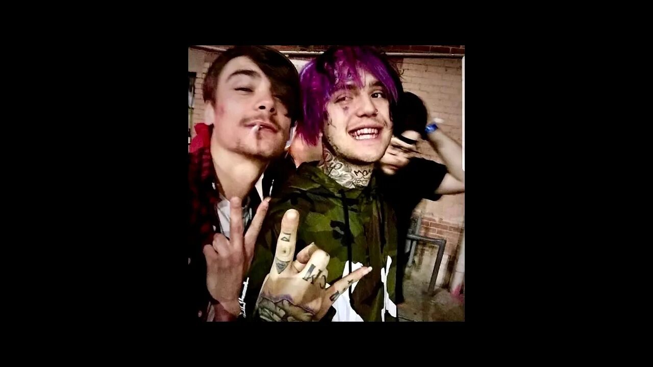 Lil peep with rose hollywood dreaming. Лил пип right here. Horse head lil peep. Lil peep feat. Horse head lil peep.